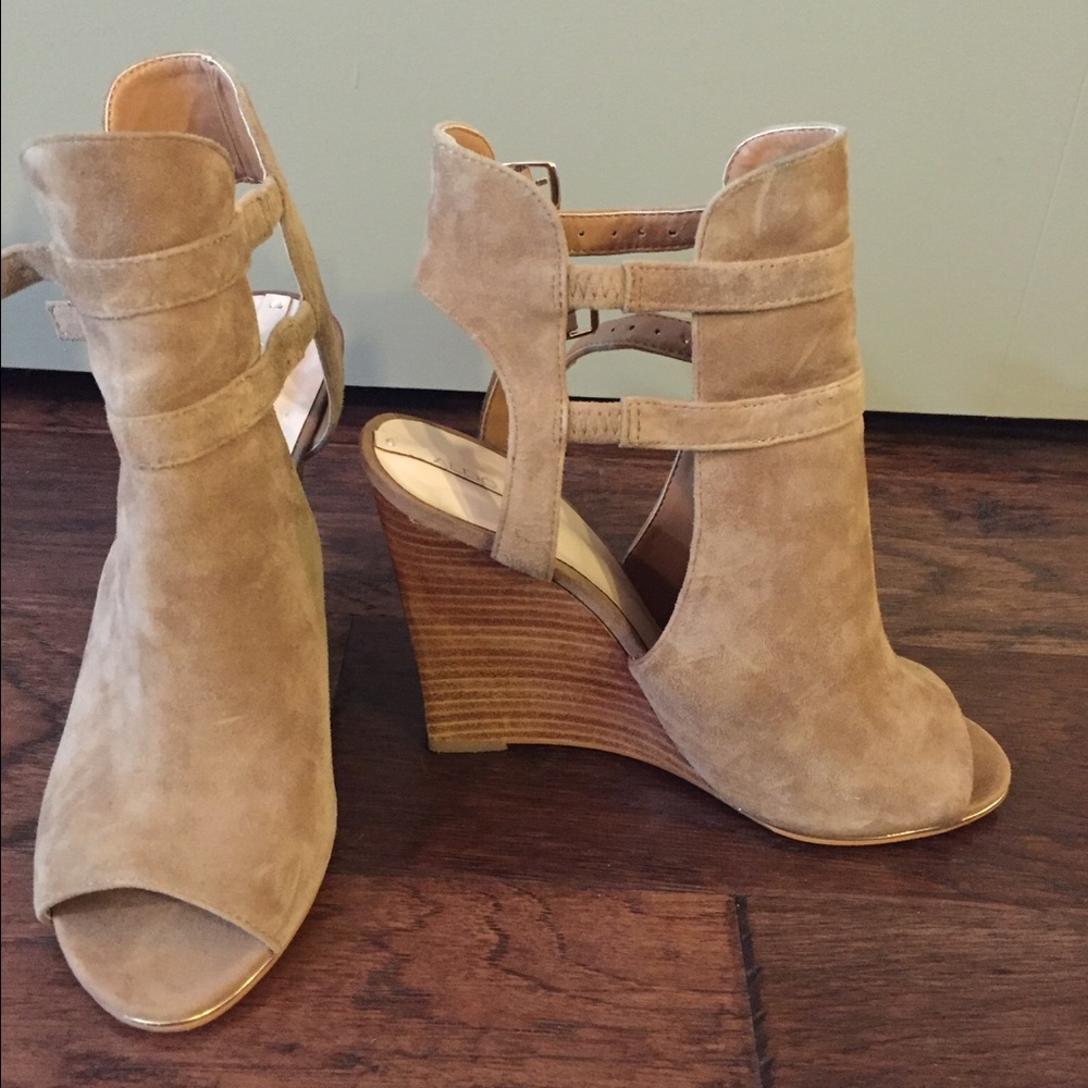 Women's Aldo strappy Wedge sz 8 tan/camel